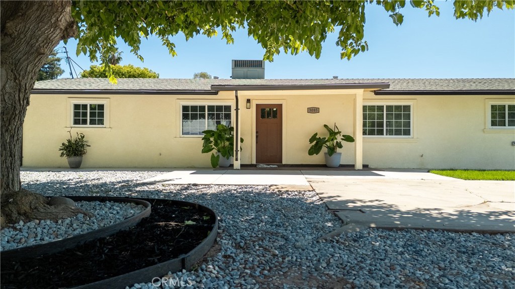 3085 N Buhach